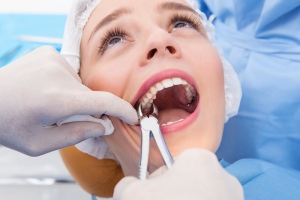 How long does it take to recover from the extracted tooth